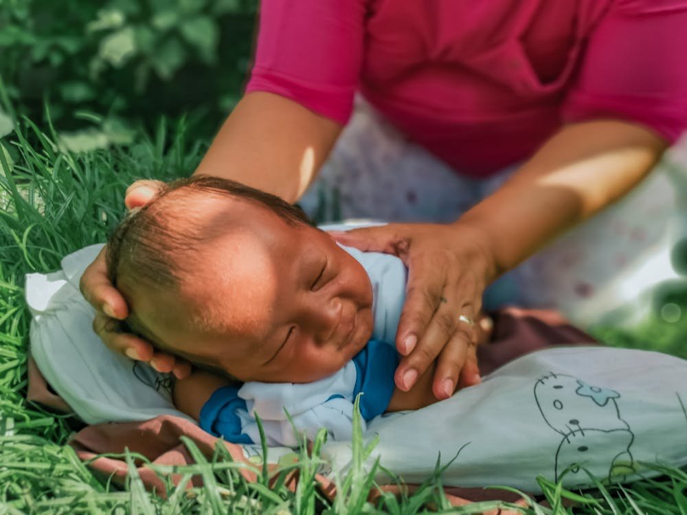 Summer Nights & Sleepy Babies: Your Guide to Dressing Baby for Bed